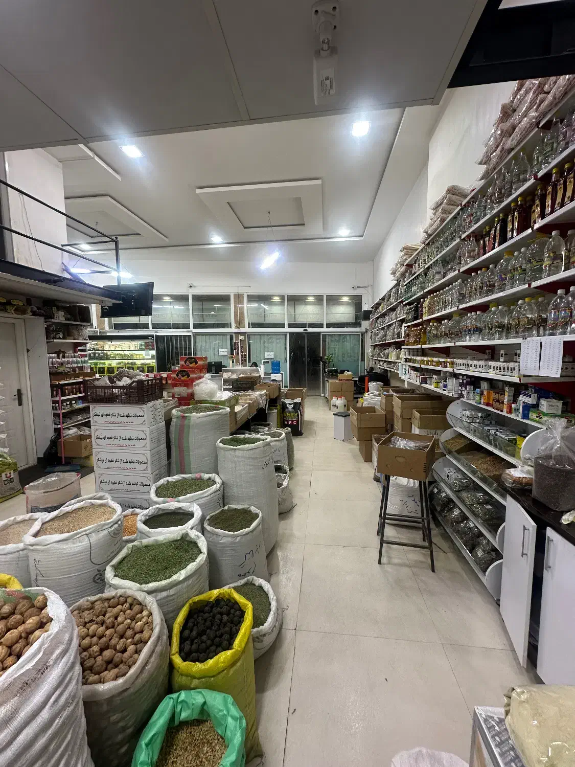 فروشنده خانم تک شیفت حقوق ۶ میلیون|استخدام خدمات فروشگاه و رستوران|گناباد, |دیوار