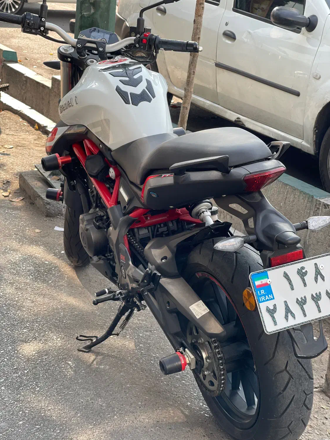 بنلی ۳۰۰ جفت سیلندر|موتورسیکلت|تهران, علم و صنعت|دیوار