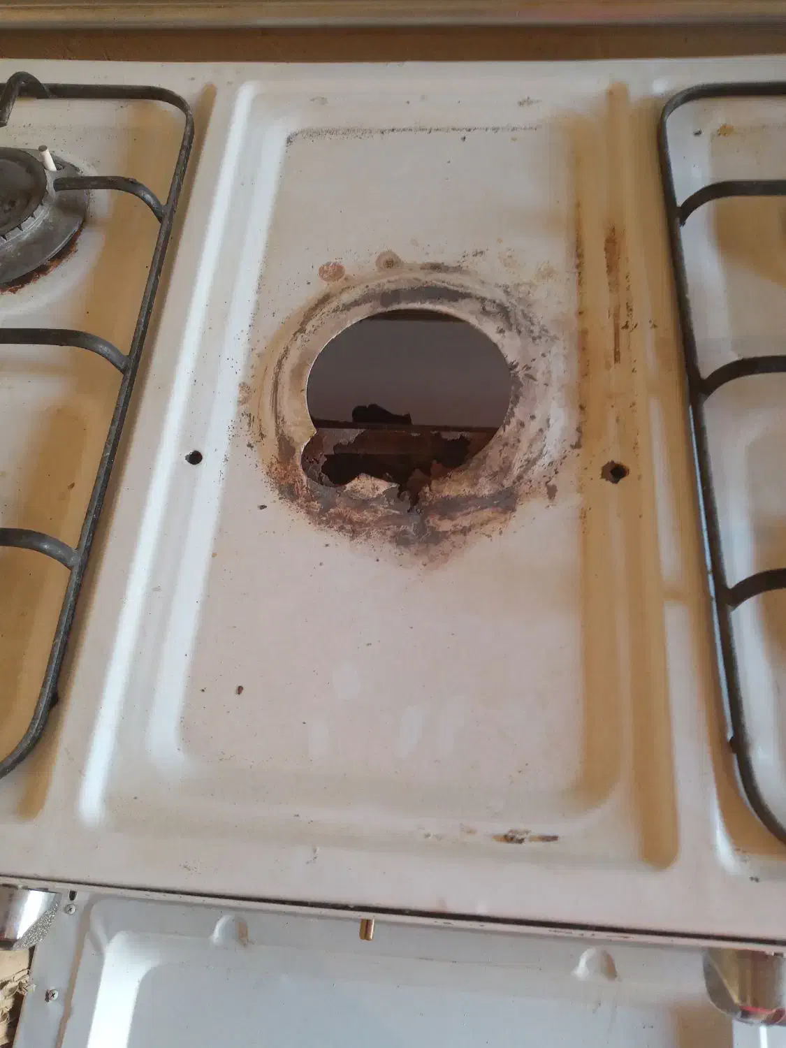 تلویزیون و گاز|تلویزیون و پروژکتور|درب گنبد, |دیوار