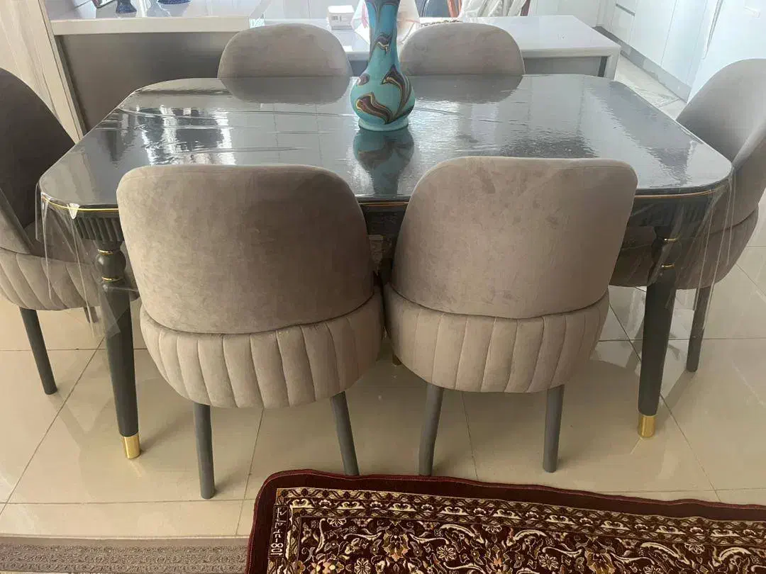 مبل ۱۲ نفره ومیز غذاری ۶ درحد نو|میز و صندلی غذاخوری|سلماس, |دیوار