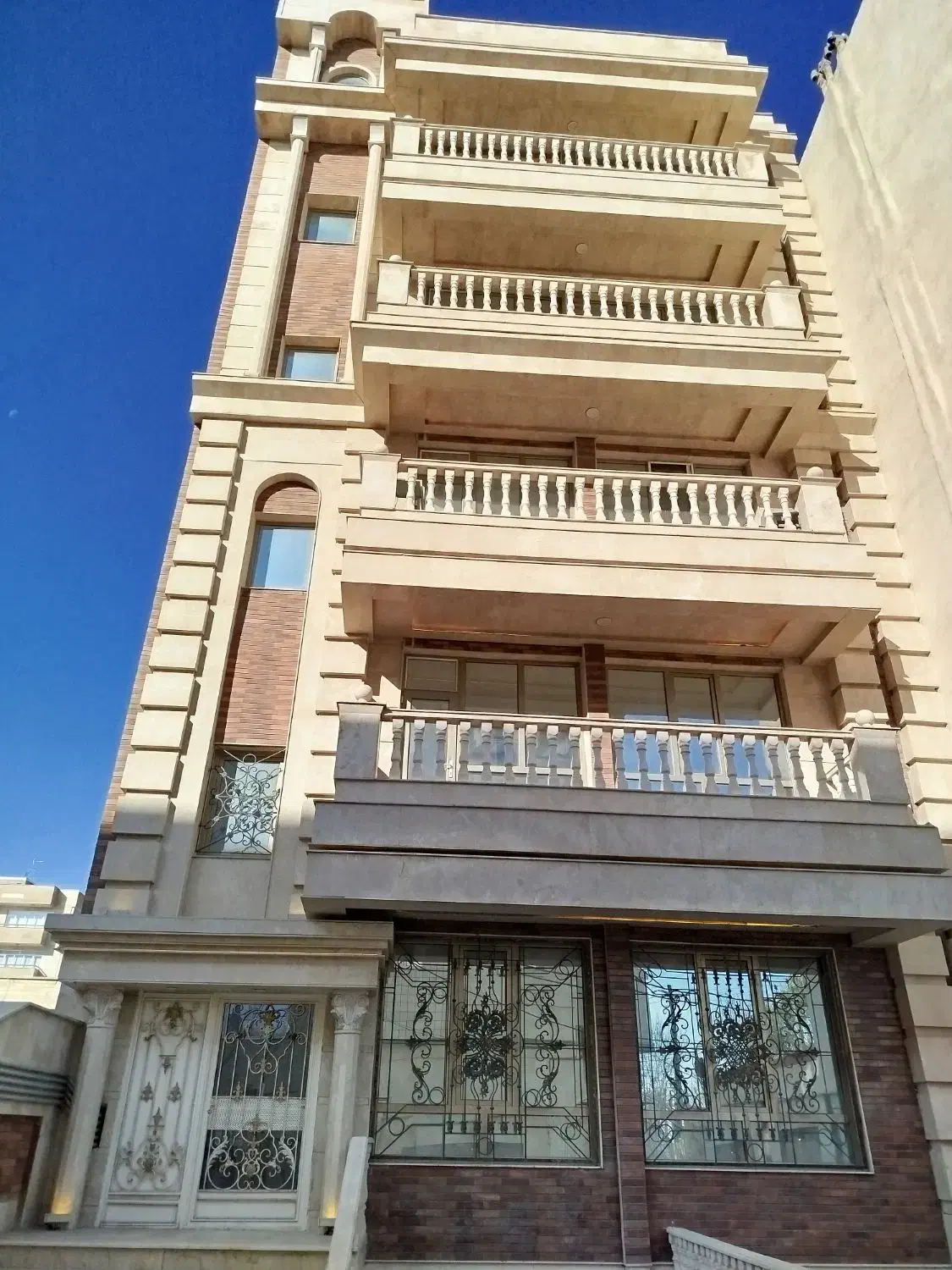 کارشناسان/فاز یک/4خواب/لوکس/لاکچری|فروش آپارتمان|اردبیل, |دیوار