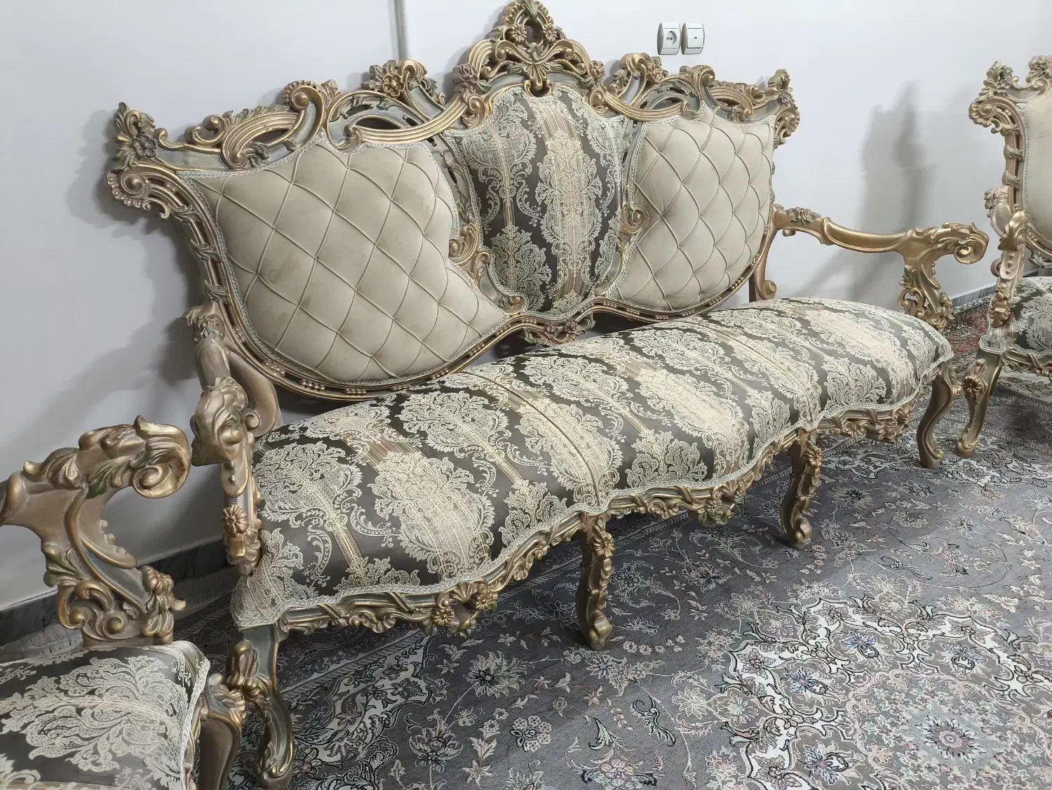 مبل سلطنتی ۷نفره بامیز(درحدنوکیفیت عالی،|مبلمان خانگی و میز عسلی|ابریشم, |دیوار