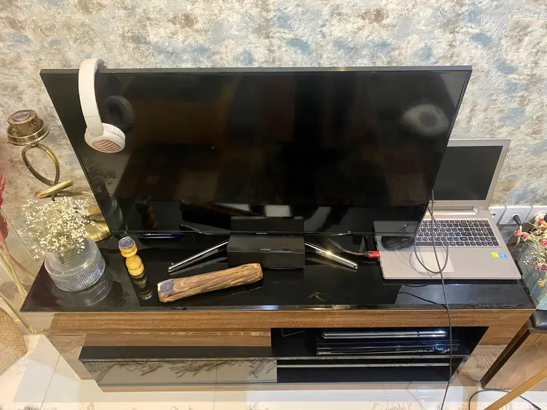 یک عدد تلویزیون به همراه میز|تلویزیون و پروژکتور|تهران, سازمان برنامه جنوبی|دیوار