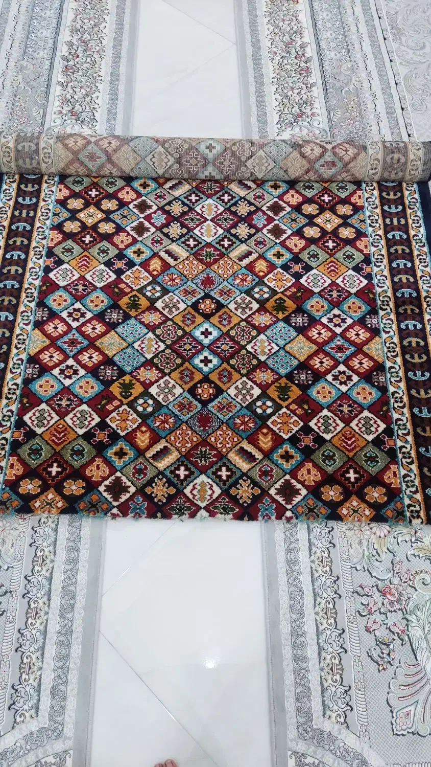 ۲ عدد کناره و ۱ عدد موکت فرش در حد نو|فرش|نسیم‌شهر, |دیوار