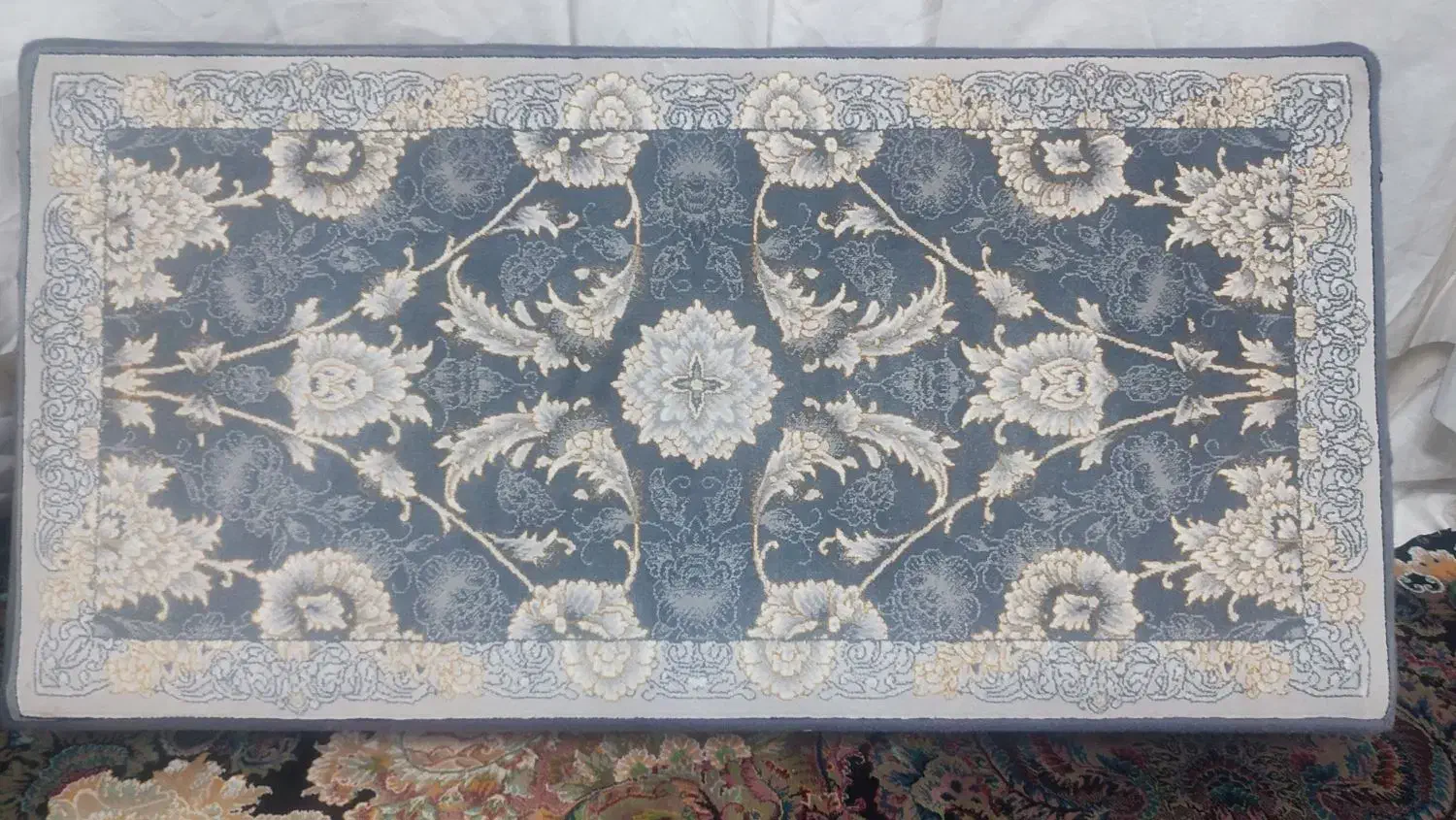 پشتی|پشتی|ری, سیزده آبان|دیوار