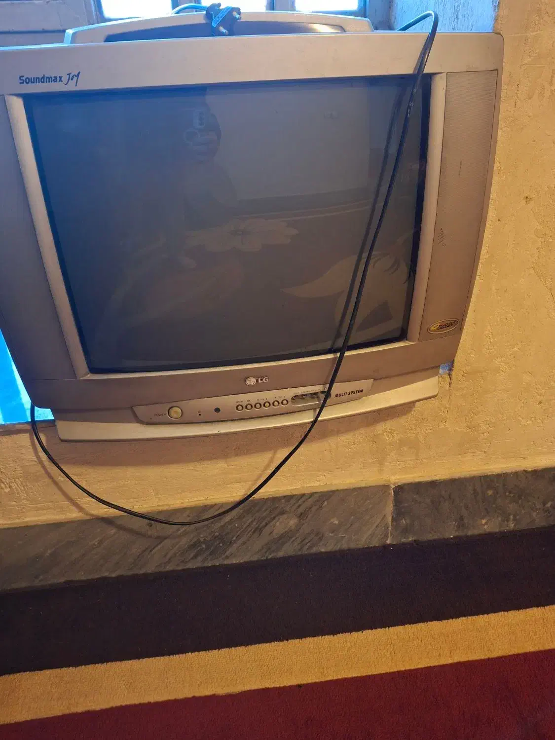 تلوزیون ۲۱انچ ال جی کره ای سالم|تلویزیون و پروژکتور|رستم, |دیوار