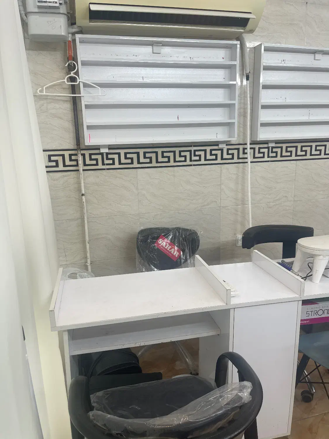 میزوصندلی ناخن|آرایشگاه و سالنهای زیبایی|لاهیجان, آهندان|دیوار