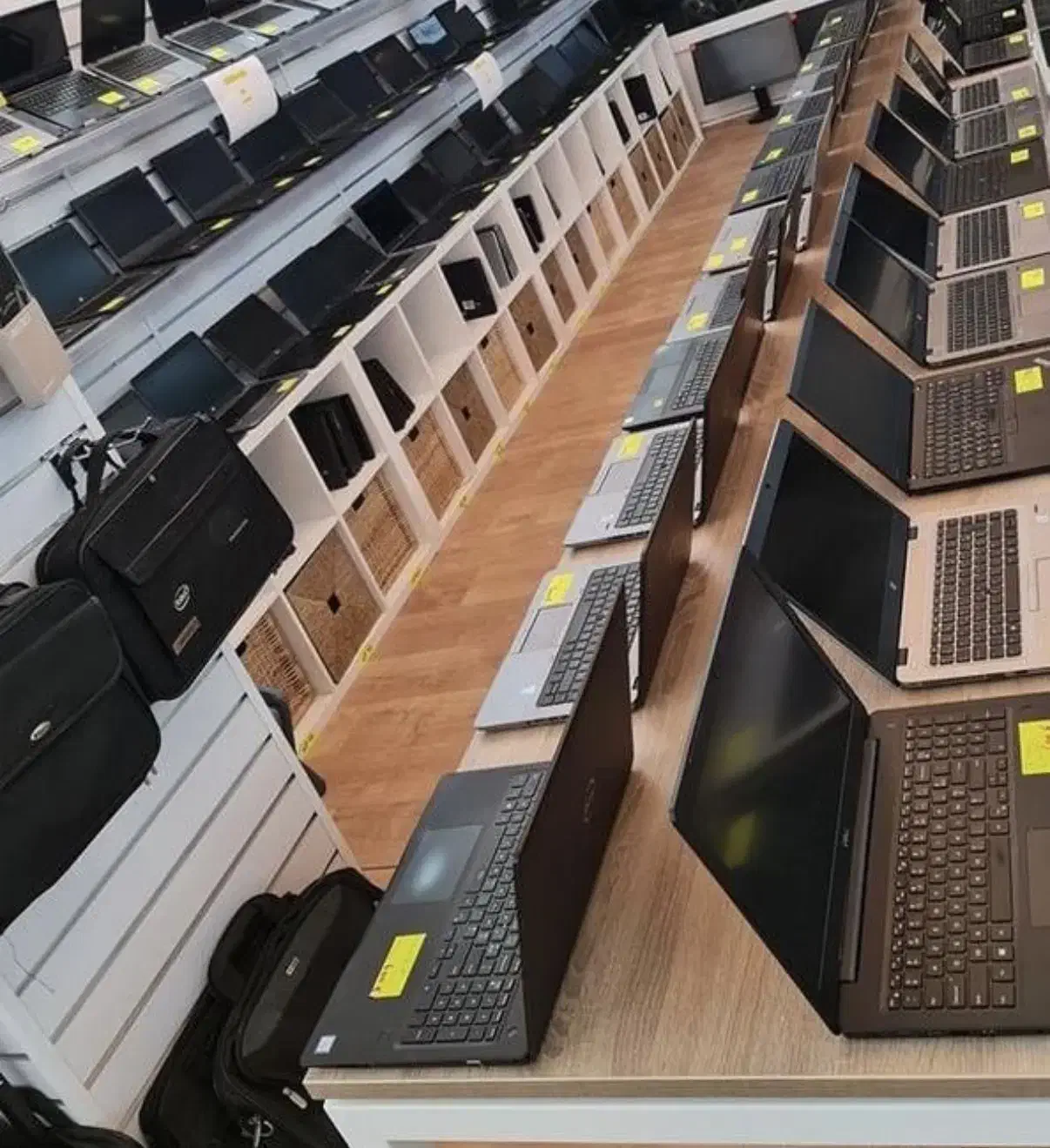 جشنواره فروش بیشتر از ۲۰۰ مدل لپتاپ استوک ضمانتدار|رایانه همراه|تهران, صادقیه|دیوار