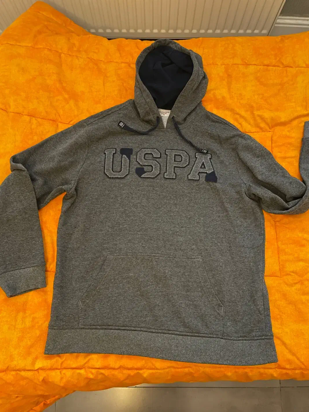 هودی و کلاه|لباس|مشهد, فلسطین|دیوار