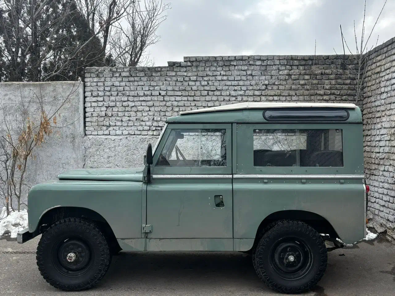 جیپ لندرور  در حد صفر|خودرو کلاسیک|بروجرد, |دیوار