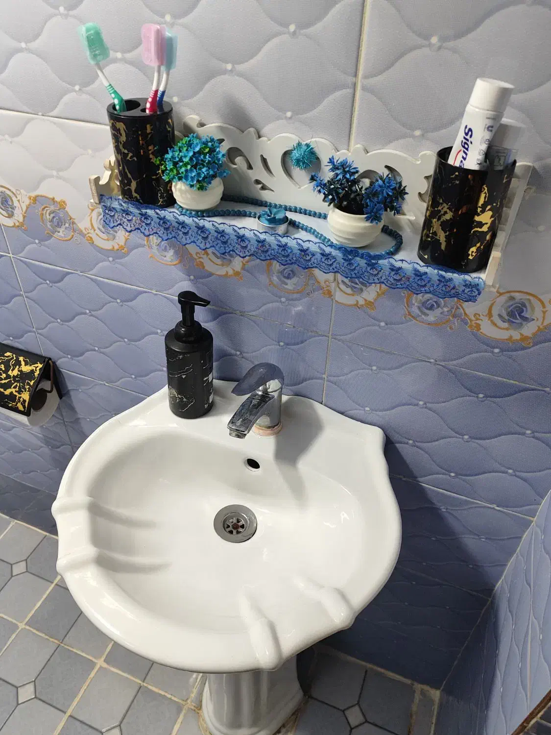 روشویی به همراه آیینه و شلف|لوازم سرویس بهداشتی|آستانه اشرفیه, |دیوار