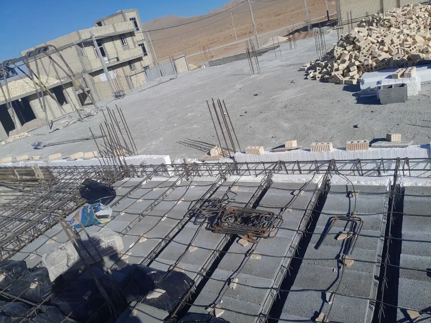 فروش اسکلت در شهرک ۴ پشت پیام نور هر دو واحدش|پیش‌فروش املاک|اقلید, |دیوار