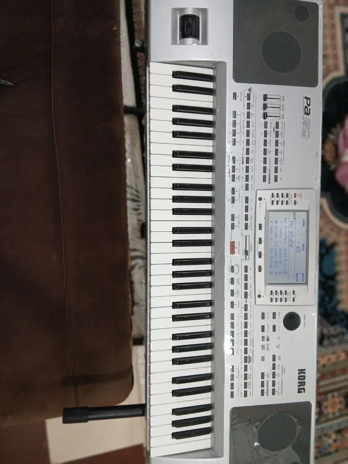 ارگ pa80 بسیار تمیز با کارتون|پیانو، کیبورد، آکاردئون|میبد, |دیوار