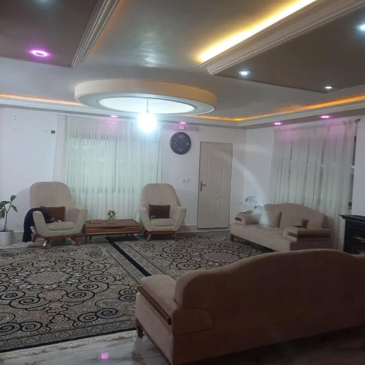 ۸۵ متر تک واحدی با ویو بی نظیر طبقه سوم|فروش آپارتمان|شیرگاه, |دیوار