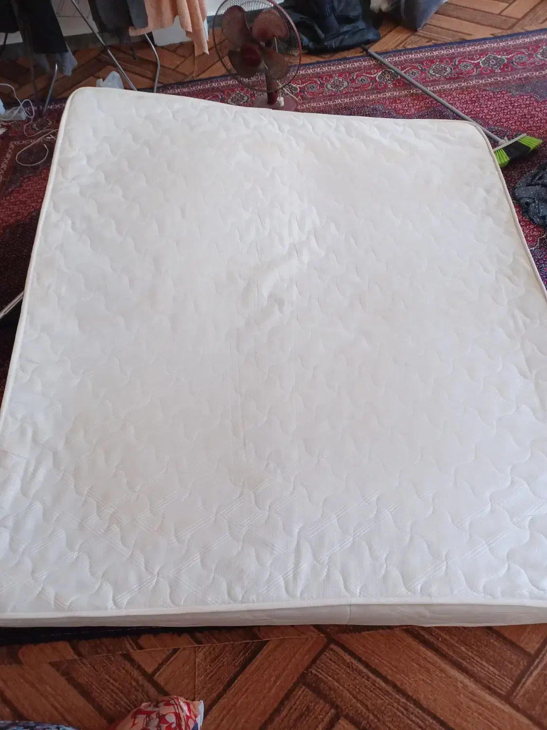 تخت خواب سالم‌ همراه با میز آرایشی|تخت و سرویس خواب|پارس‌آباد, |دیوار