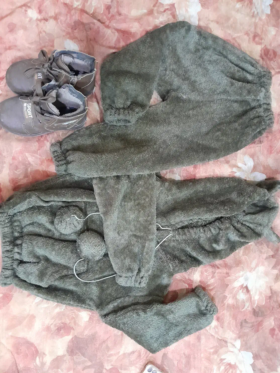 لباس بچه گونه|کفش و لباس بچه|بروجرد, |دیوار