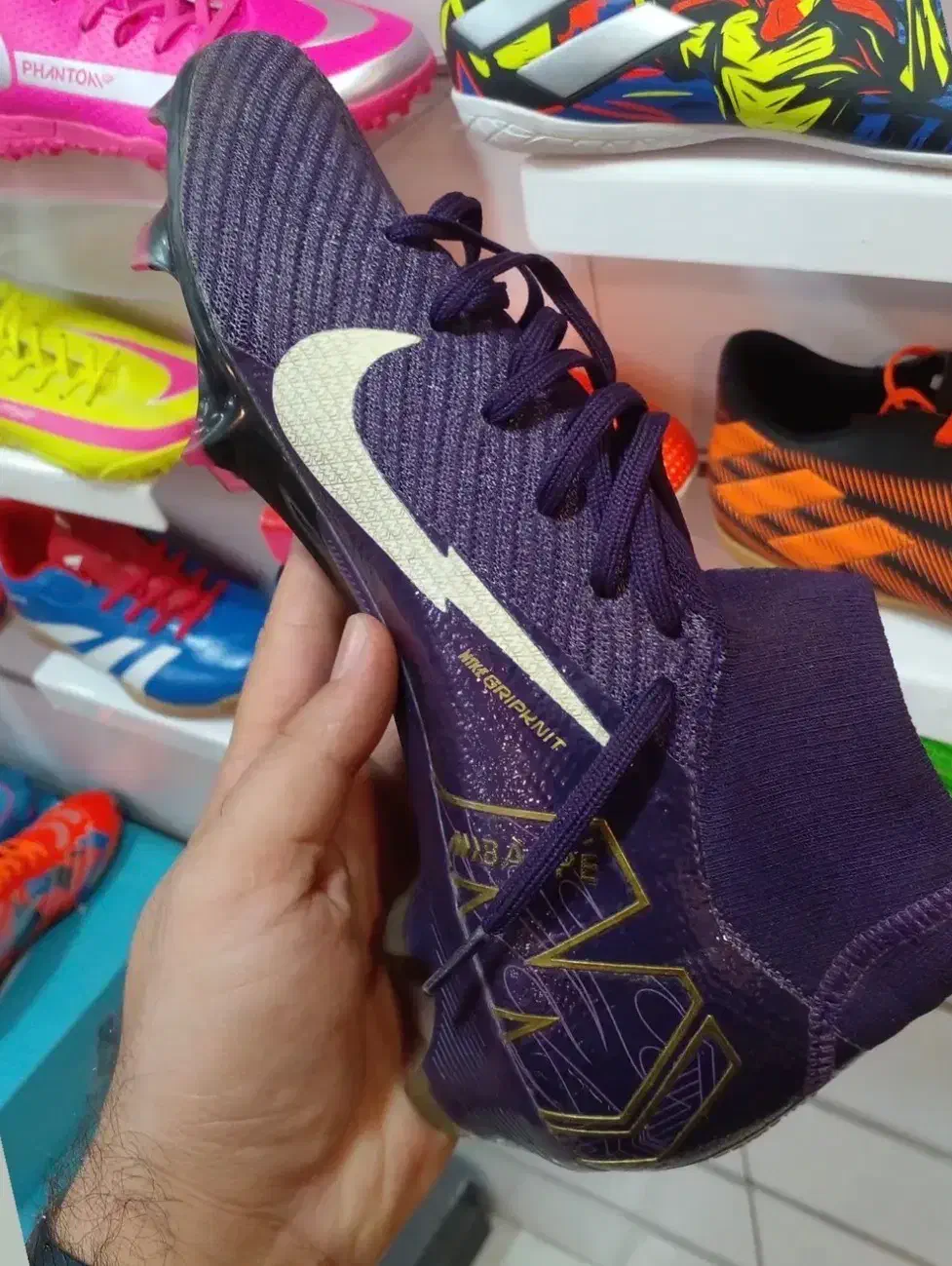 کفش فوتبال|کیف، کفش، کمربند|بابل, |دیوار