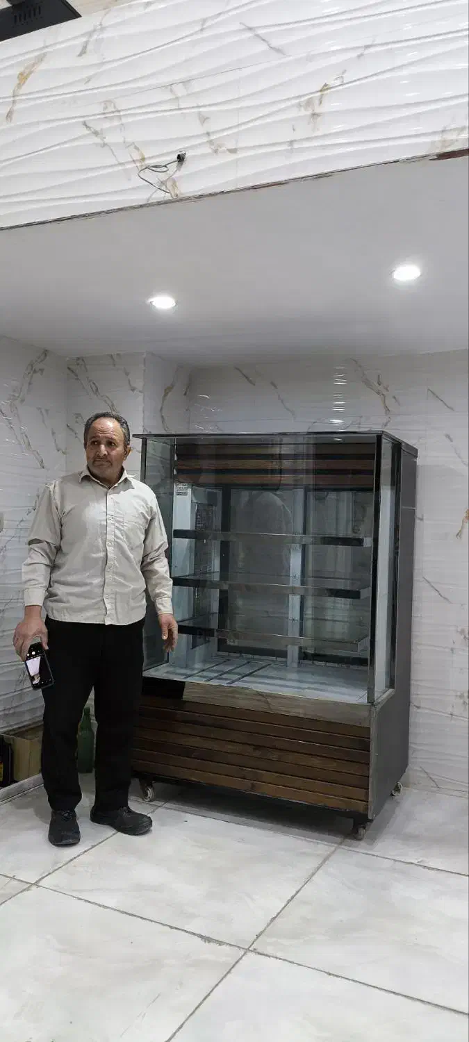 یخچال شو کیک طرح چوب|کافی‌شاپ و رستوران|اشتهارد, |دیوار