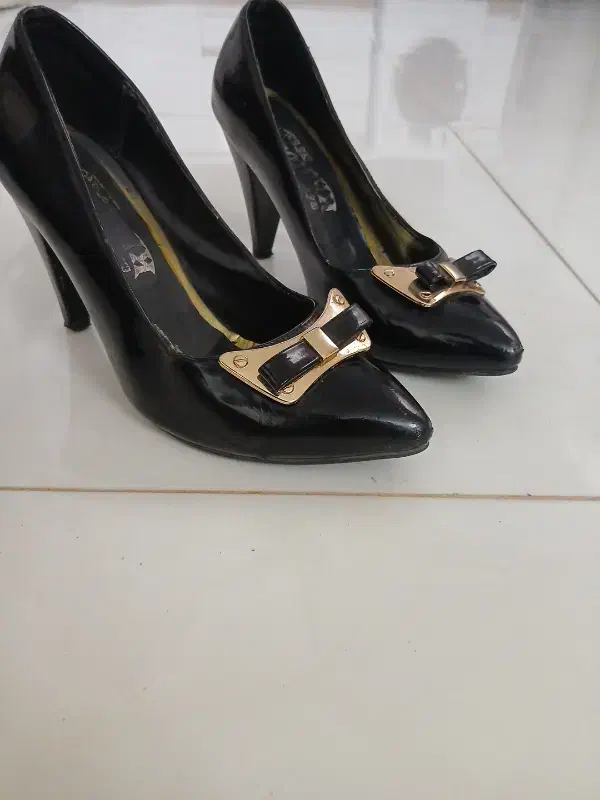 کفش تمیز|کیف، کفش، کمربند|نیشابور, خط کاشمر|دیوار