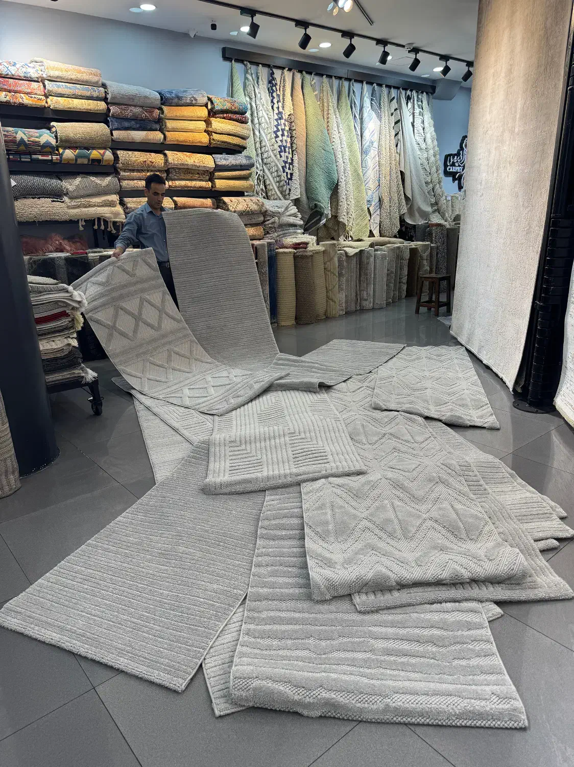 فروش انواع فرش های مدرن و مینیمال|فرش|تهران, شهرک غرب|دیوار