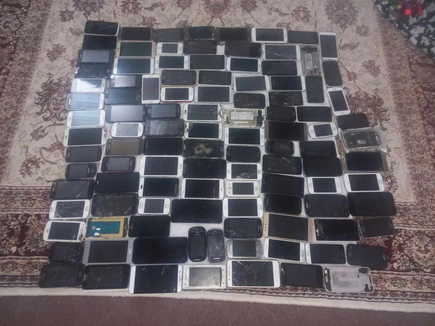 ۳۰۰ عدد گوشی لمسی وساده|موبایل|قم, قلعه کامکار|دیوار