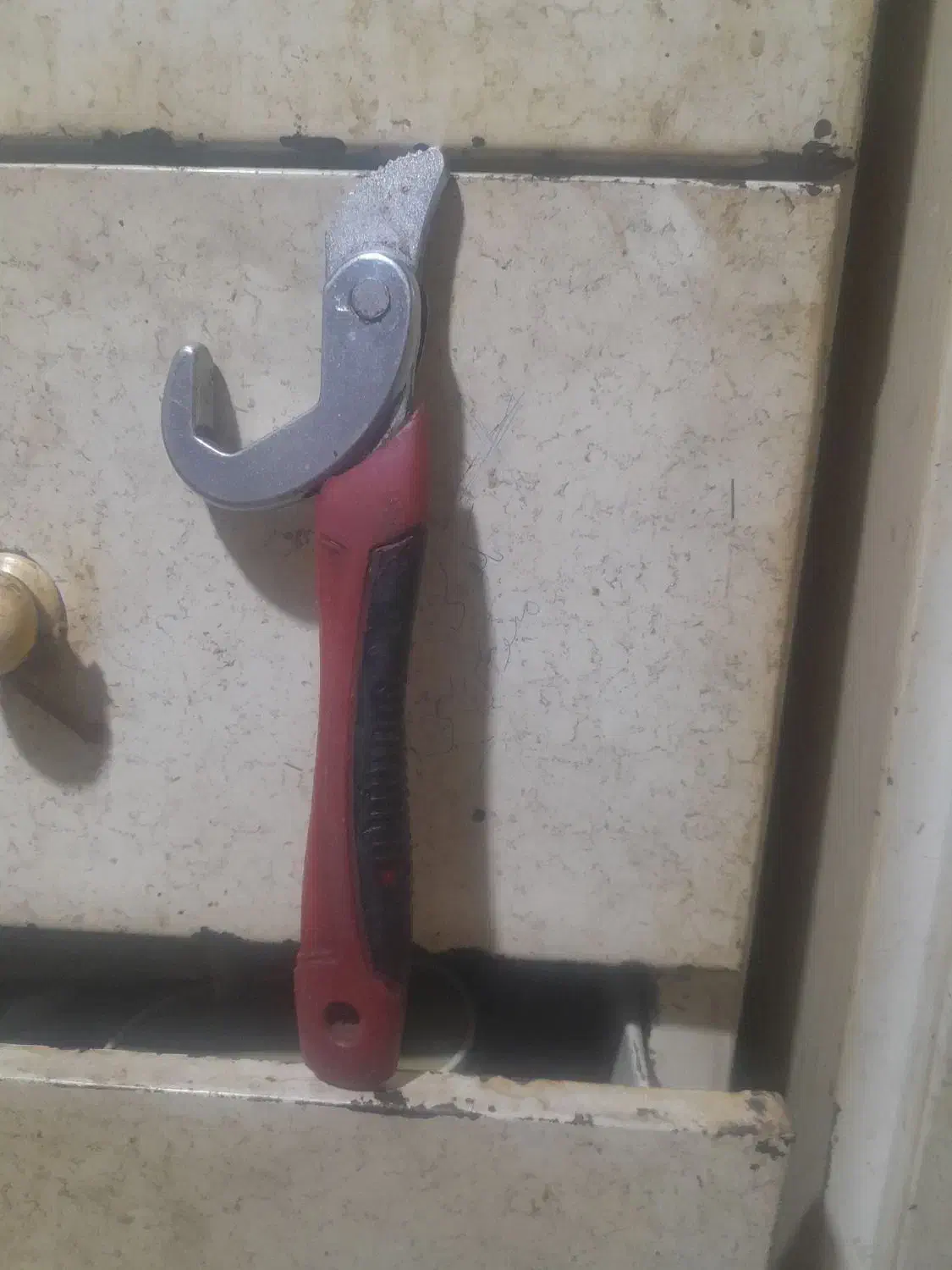 اچارهمه کاره|ابزارآلات|کاشان, باغ ماجد|دیوار