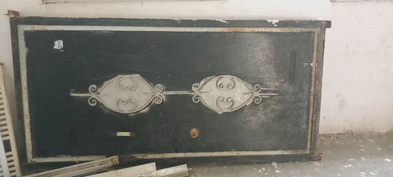 یک در صنایع سنگین به وزن ۹۰کیلو به فروش میرسد|مصالح و تجهیزات ساختمان|رشت, بالاکویه|دیوار