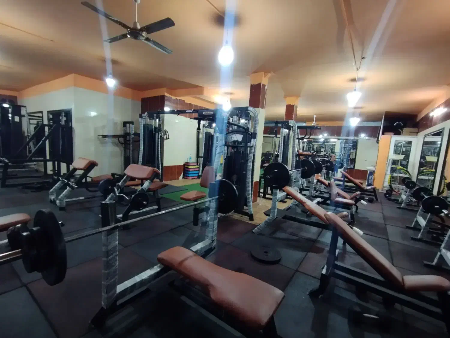 ۲۲۰ متر سقف بلند/ بر اصلی / باشگاه،تولیدی،کافه|اجارهٔ مغازه و غرفه|قرچک, شهرک طلائیه|دیوار