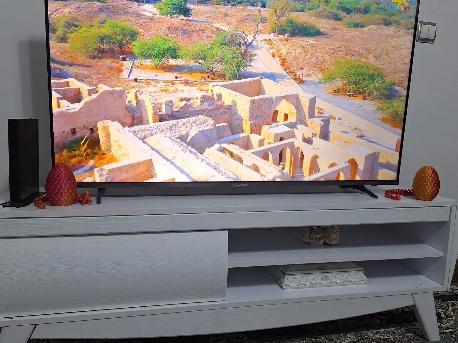 میز تلویزیون سفید در حد نو|میز تلویزیون|تهران, شهید فکوری|دیوار