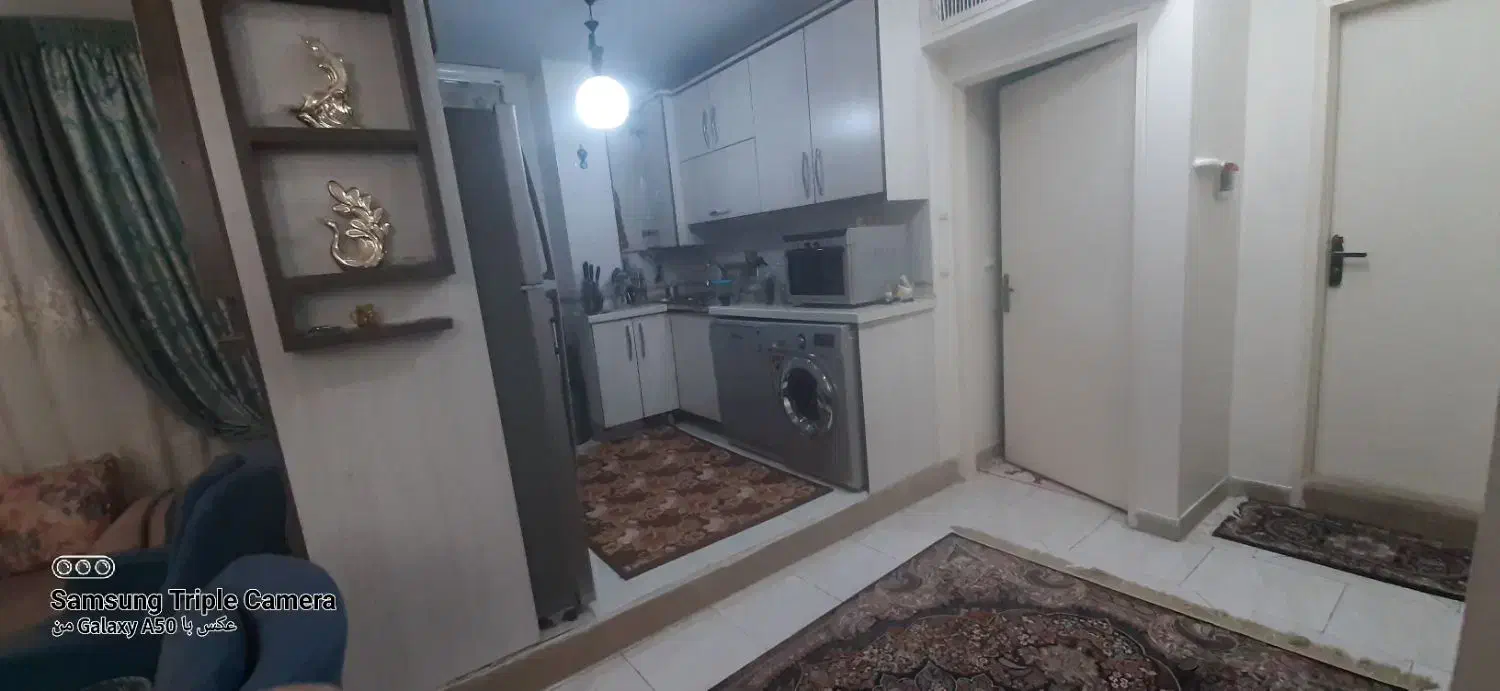 آپارتمان ۵۸ متری تمیز بر خیابان اصلی