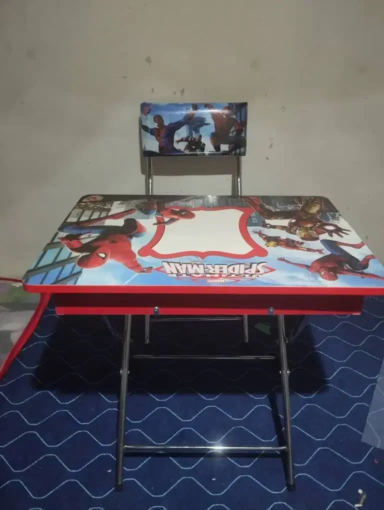 یک عدد میز تحریر با صندلی در حد نو|میز تحریر و کامپیوتر|صدرا-فارس, فاز ۱|دیوار