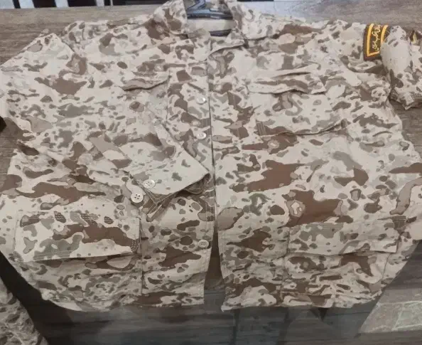 لباس سربازی.|لباس|نجف‌آباد, پادگان|دیوار