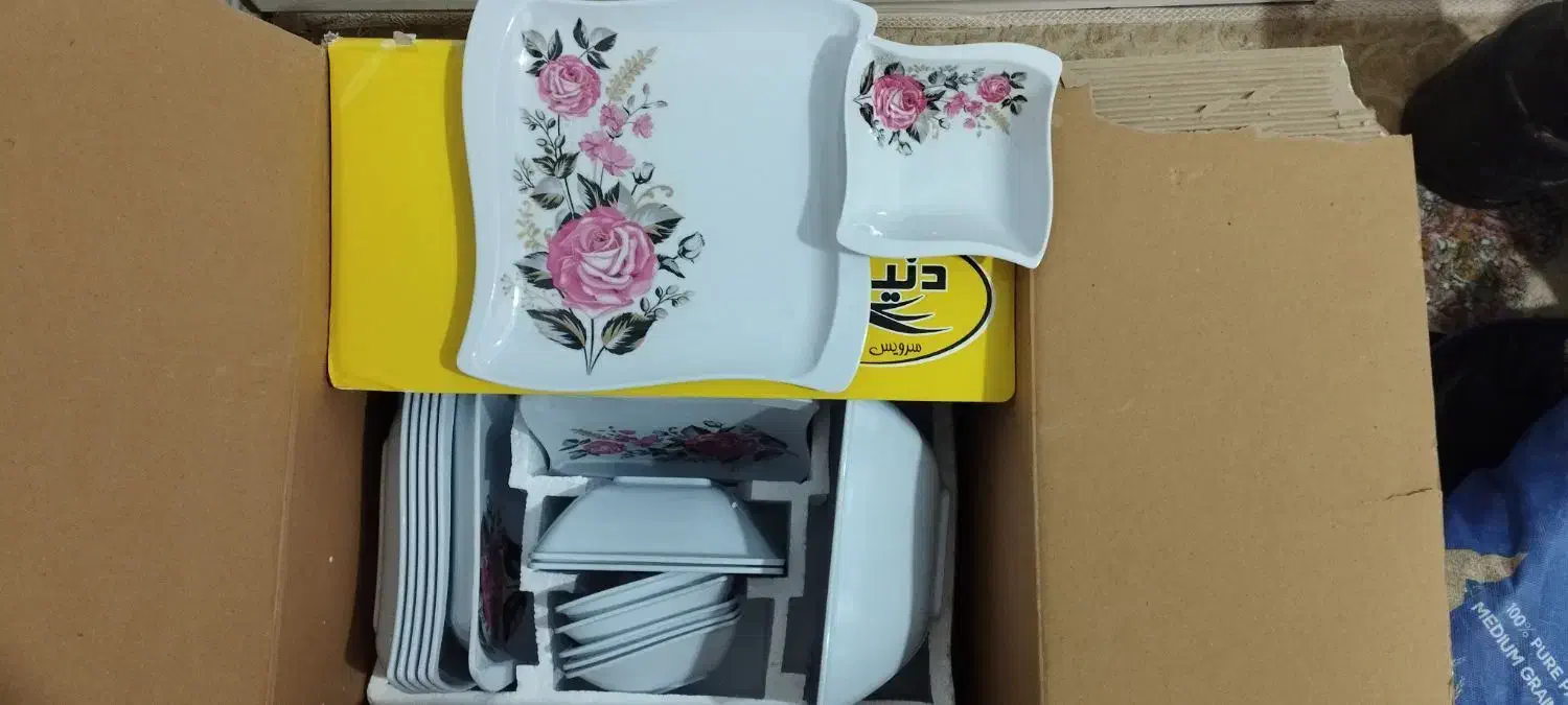 دو دست سرویس ملامین پلم|ظروف سرو و پذیرایی|شیراز, کوشک میدان|دیوار