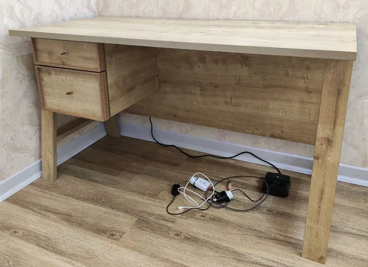 میز تحریر|میز تحریر و کامپیوتر|فولادشهر, مسکن مهر فولادشهر|دیوار