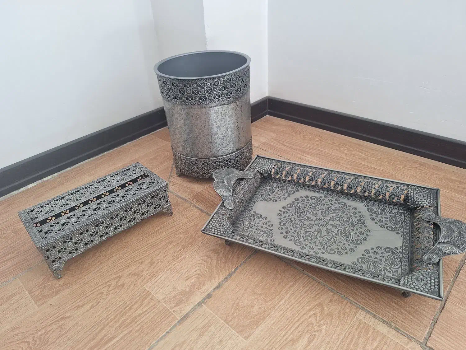 ست سینی ، سطل زباله و جا دستمالی|صنایع دستی و سایر لوازم تزئینی|گنبد کاووس, |دیوار