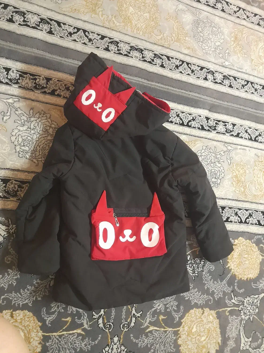 کاپشن|کفش و لباس بچه|ری, فیروزآبادی|دیوار