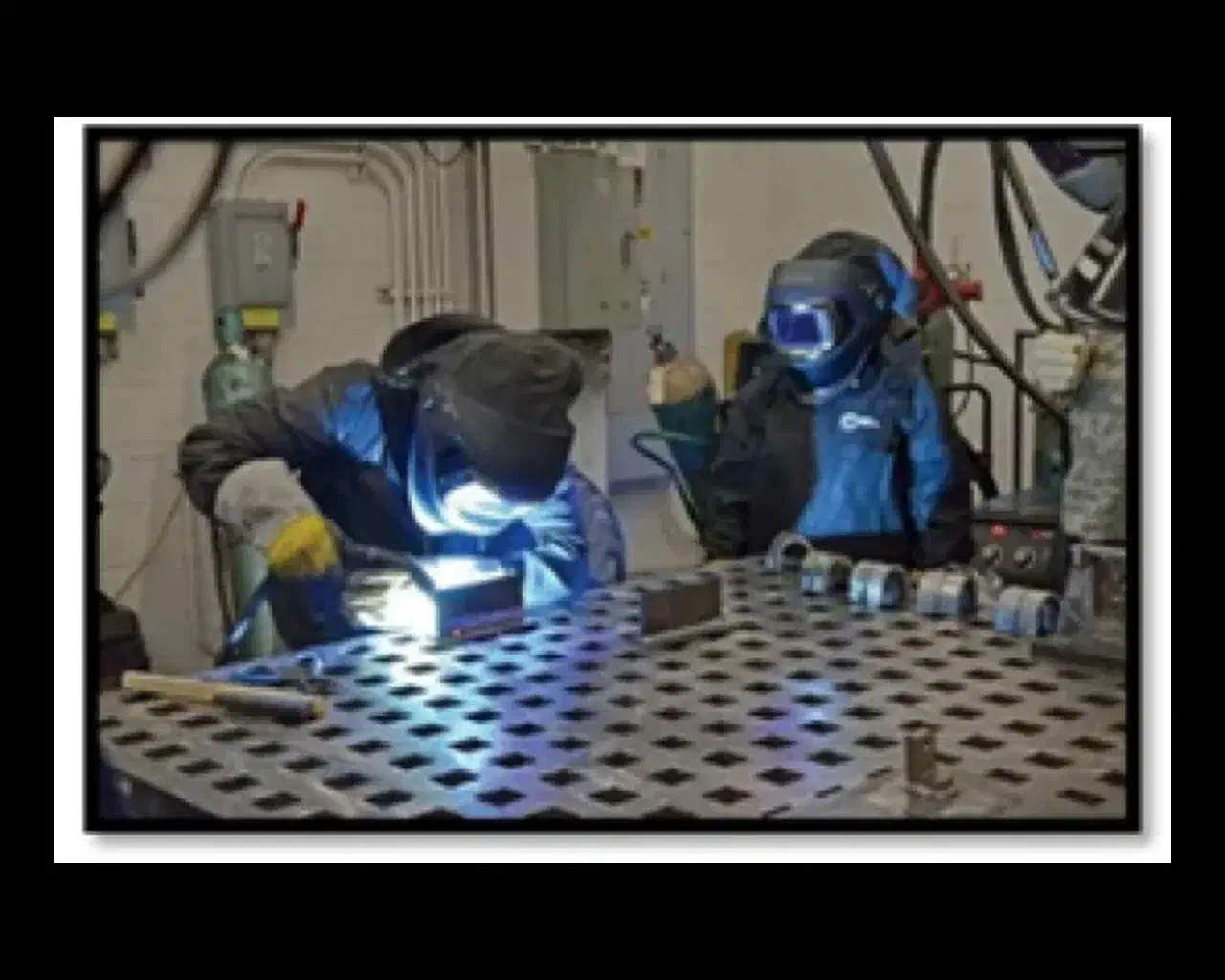 نیازمند نیروی کمک جوشکار|استخدام صنعتی، فنی، مهندسی|فرخشهر, |دیوار