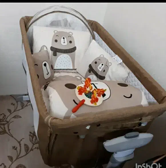 گهواره و تخت کنارمادر|تخت و صندلی بچه|قم, شهدا|دیوار