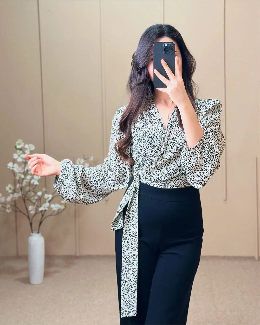 شومیز گره ای|لباس|لاران, |دیوار