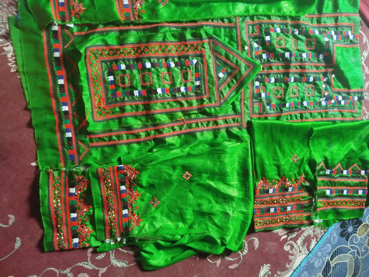 لباس بلوچی با دوچ موسوم تمیز نو نو|لباس|تلنگ, |دیوار