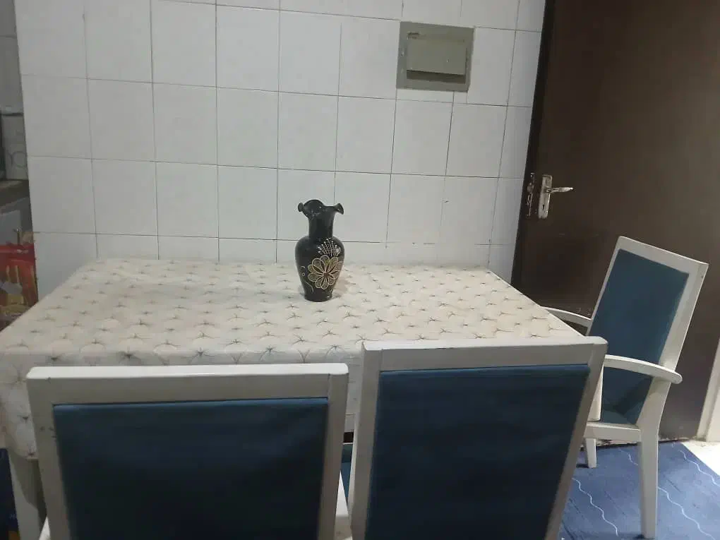 میز ۴نفره|میز و صندلی غذاخوری|قم, شهرک مهدیه|دیوار