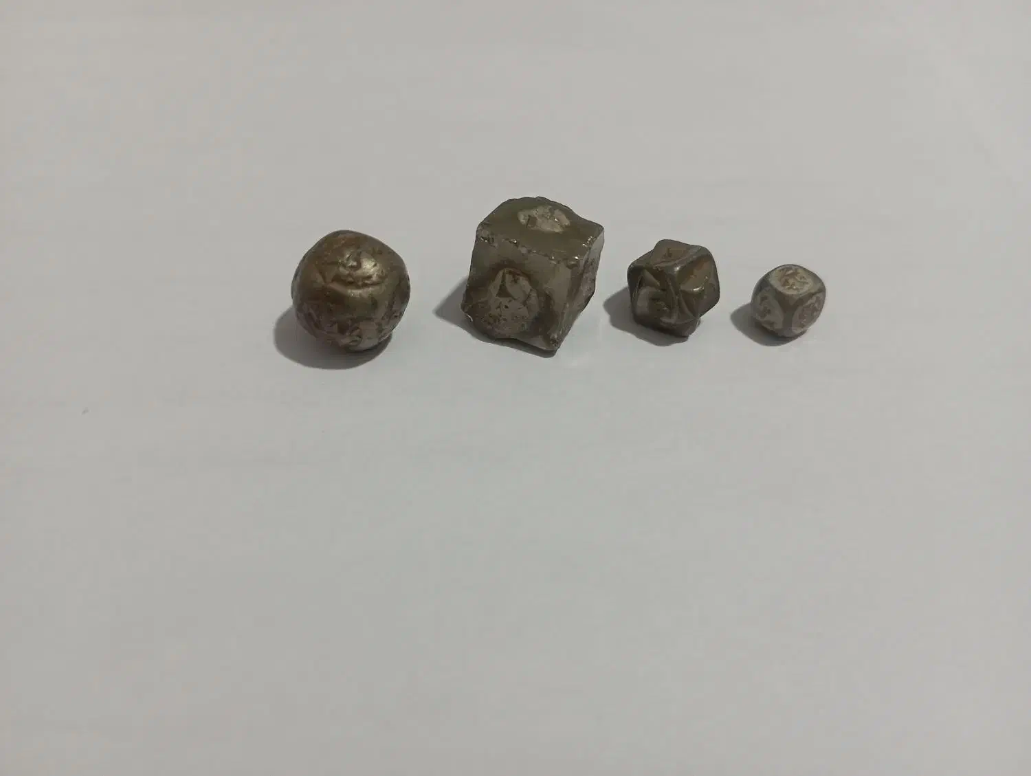 مهره نایاب|کلکسیون اشیاء عتیقه|رودهن, |دیوار