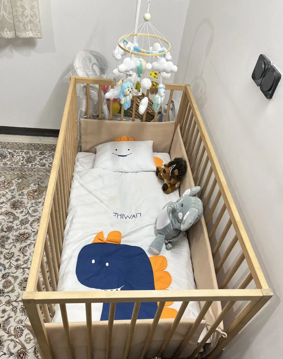 تخت کودک برند ایکیا|تخت و صندلی بچه|شیراز, ریشمک|دیوار