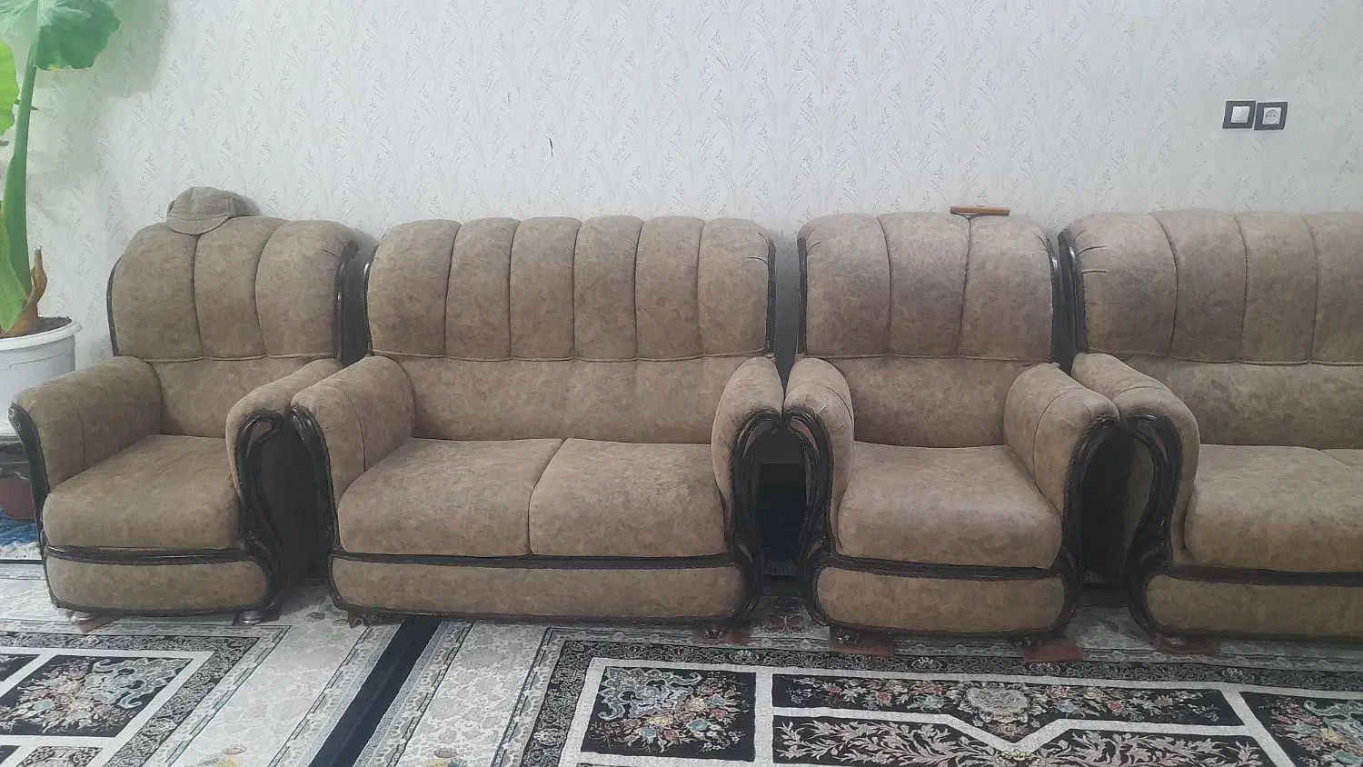 مبل ۷نفره سالم ودرحدنو بامیز عسلی وکاور|مبلمان خانگی و میز عسلی|مه ولات, |دیوار