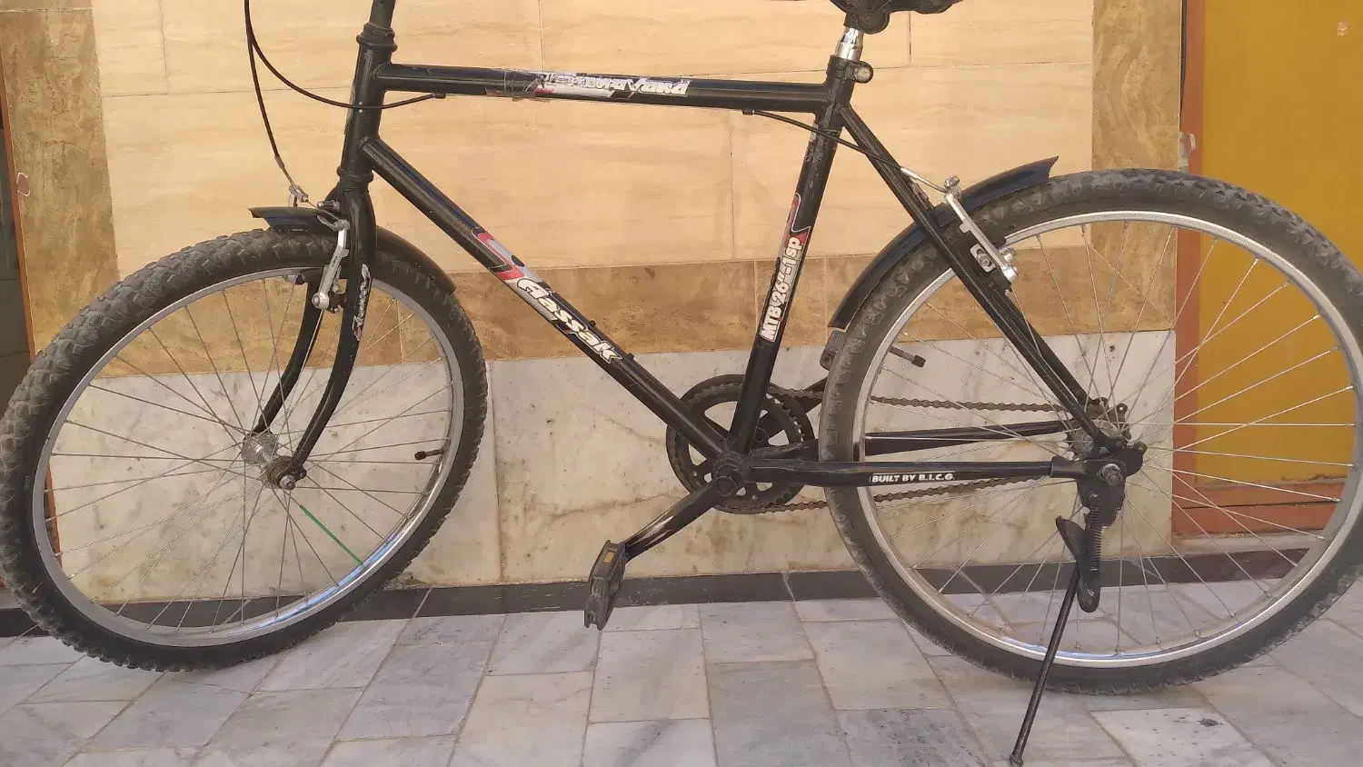 گمنشده فروسی|اشیا|زابل, |دیوار