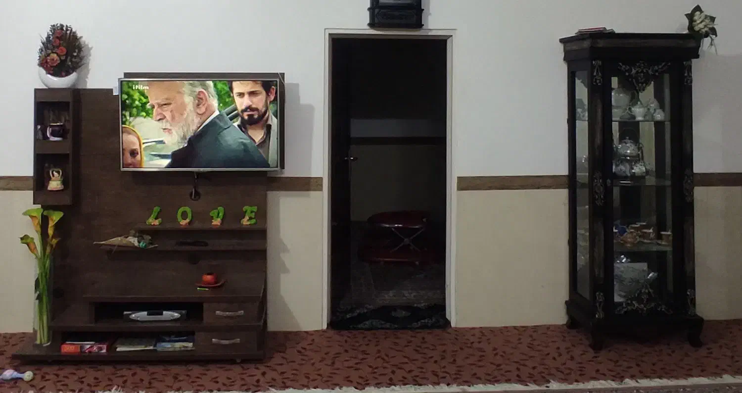 بوفه و میزتلویزیون ایستاده درحدنو|بوفه، ویترین، کنسول|یزد, |دیوار