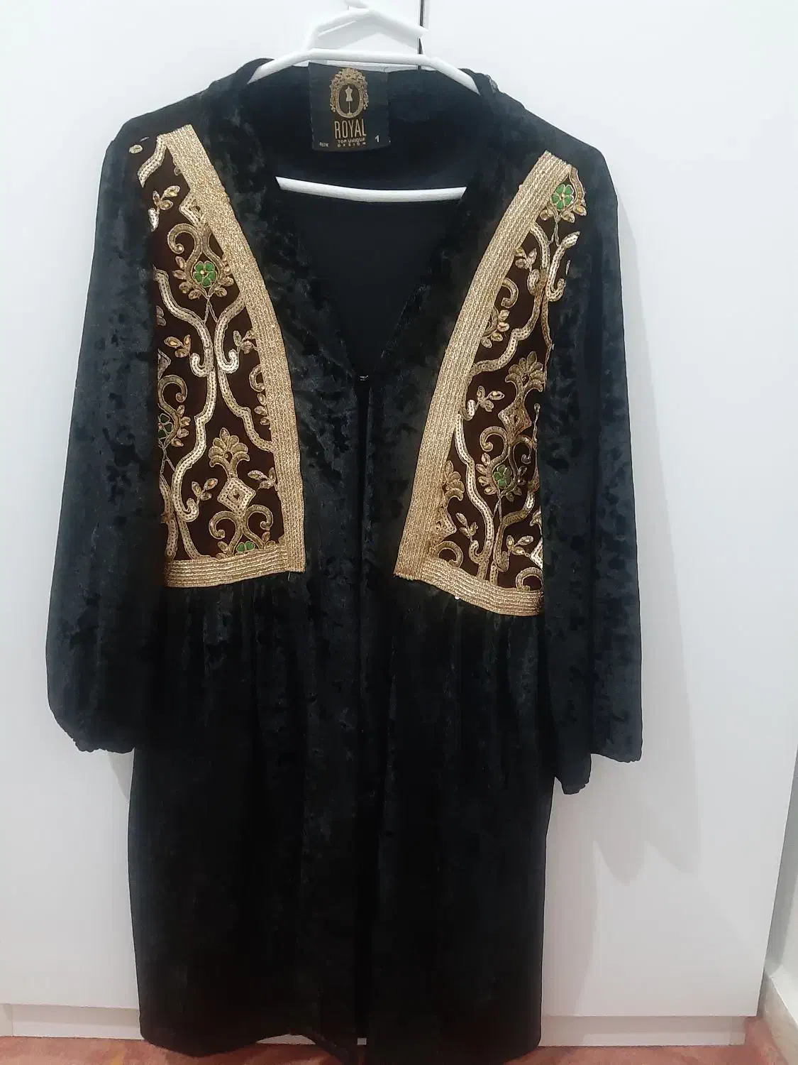 کُت مانتو هودی پیراهن|لباس|رشت, سعدی (تختی)|دیوار