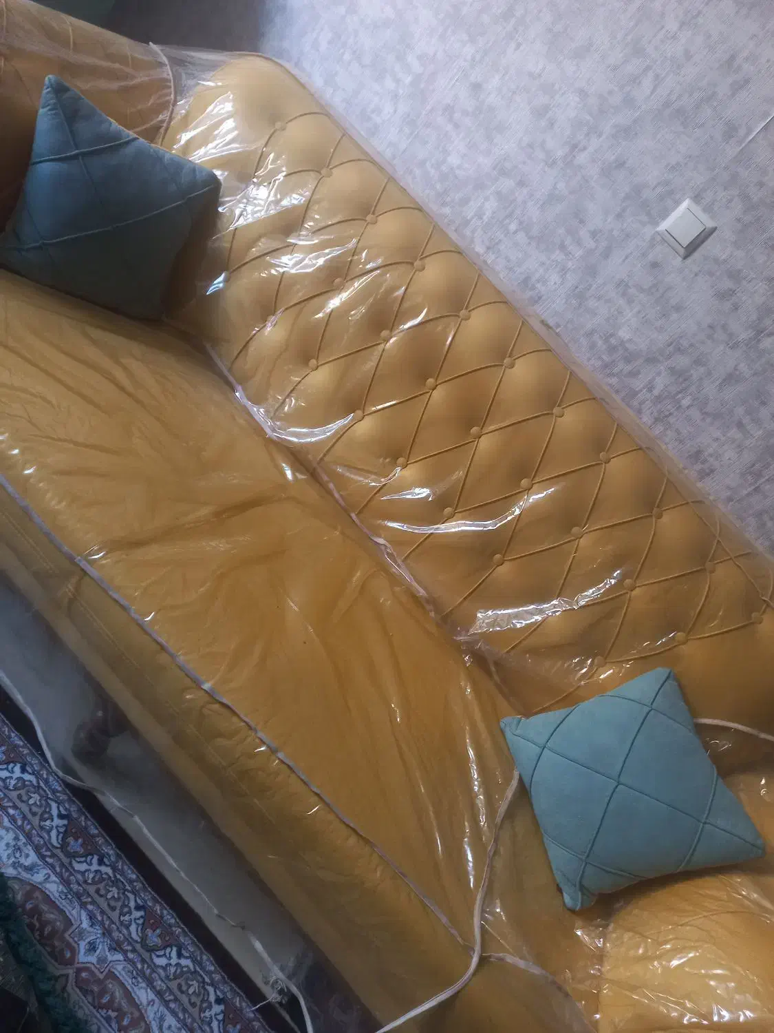 مبلمان درحد نو|مبلمان خانگی و میز عسلی|فولادشهر, مسکن مهر فولادشهر|دیوار