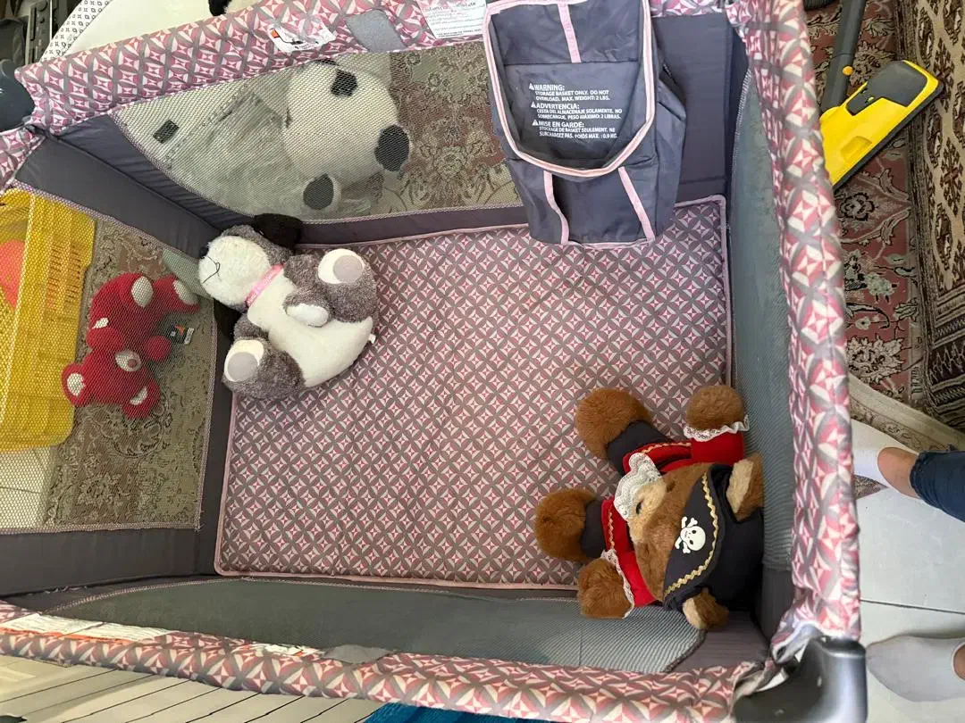 تخت بچه|تخت و صندلی بچه|رودهن, |دیوار