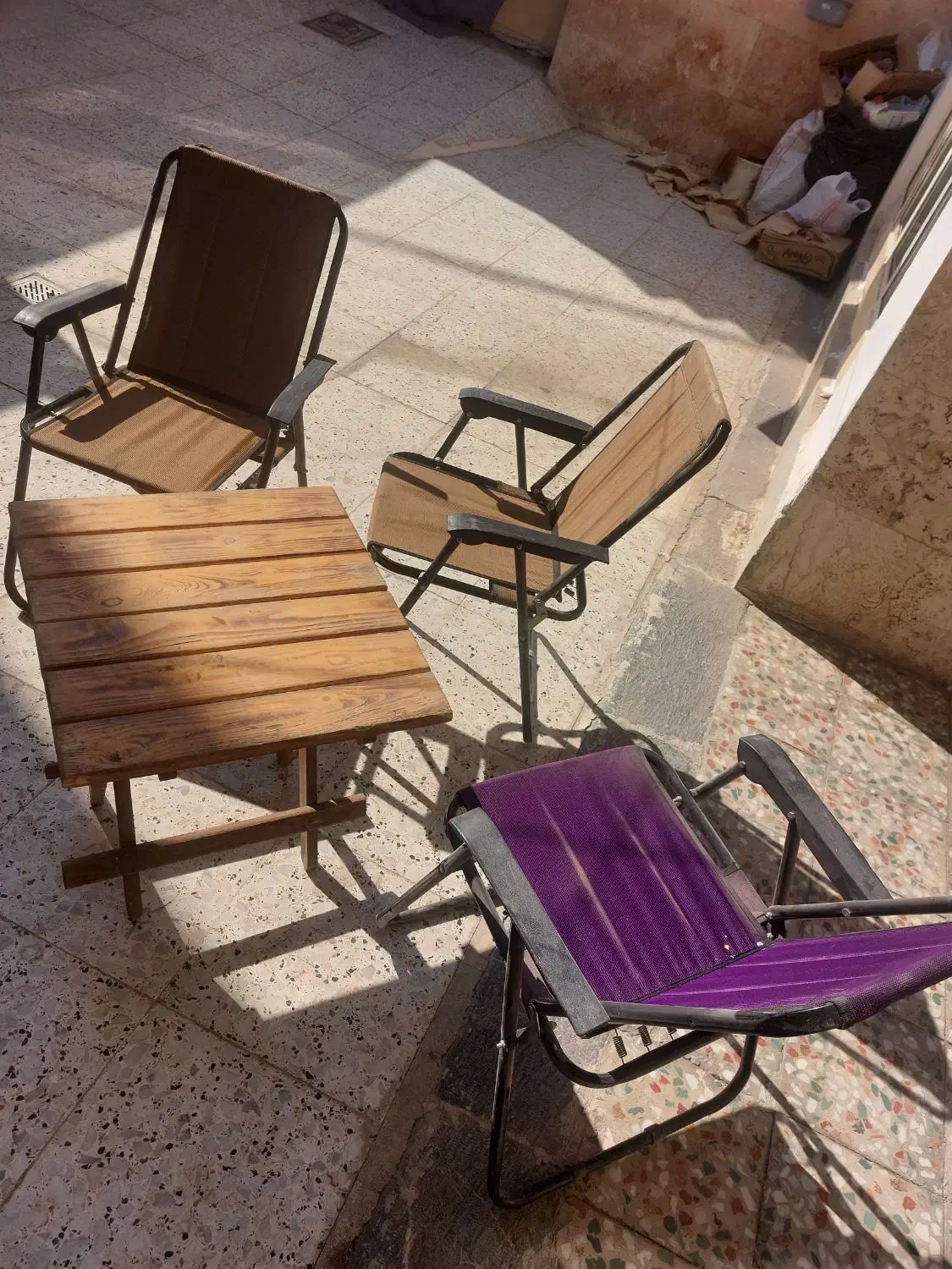 میز و صندلی تاشو و یک عدد اسپلیت|حراج|خمینی‌شهر, |دیوار